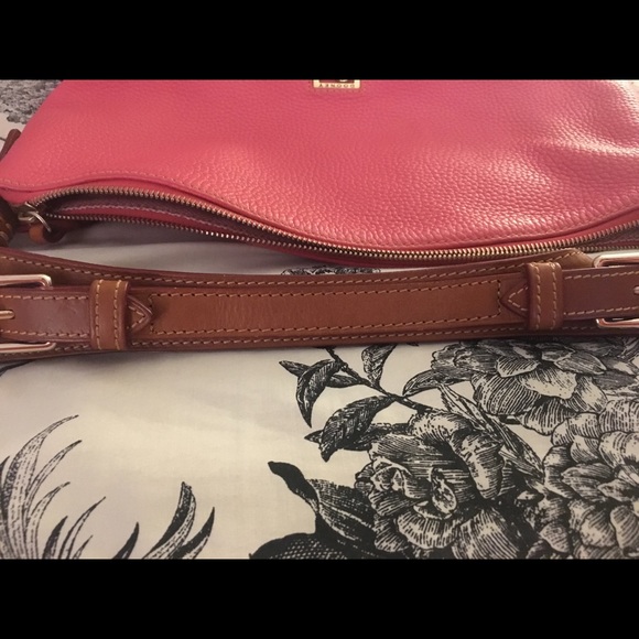 Gorgeous Dooney & Bourke Handbag - Picture 7 of 8